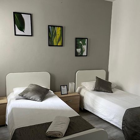 מסידה F4 Room 2, Private Room Two Single Beds Shared Bathroom מראה חיצוני תמונה