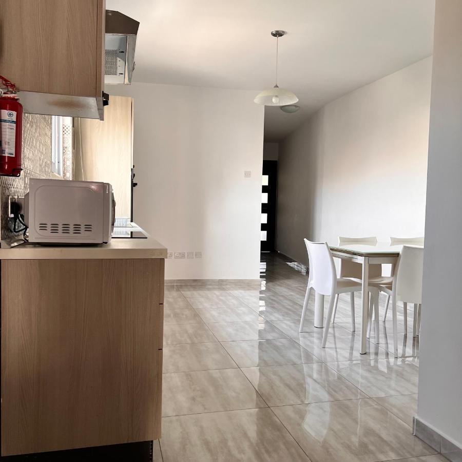 מסידה F4 Room 2, Private Room Two Single Beds Shared Bathroom מראה חיצוני תמונה