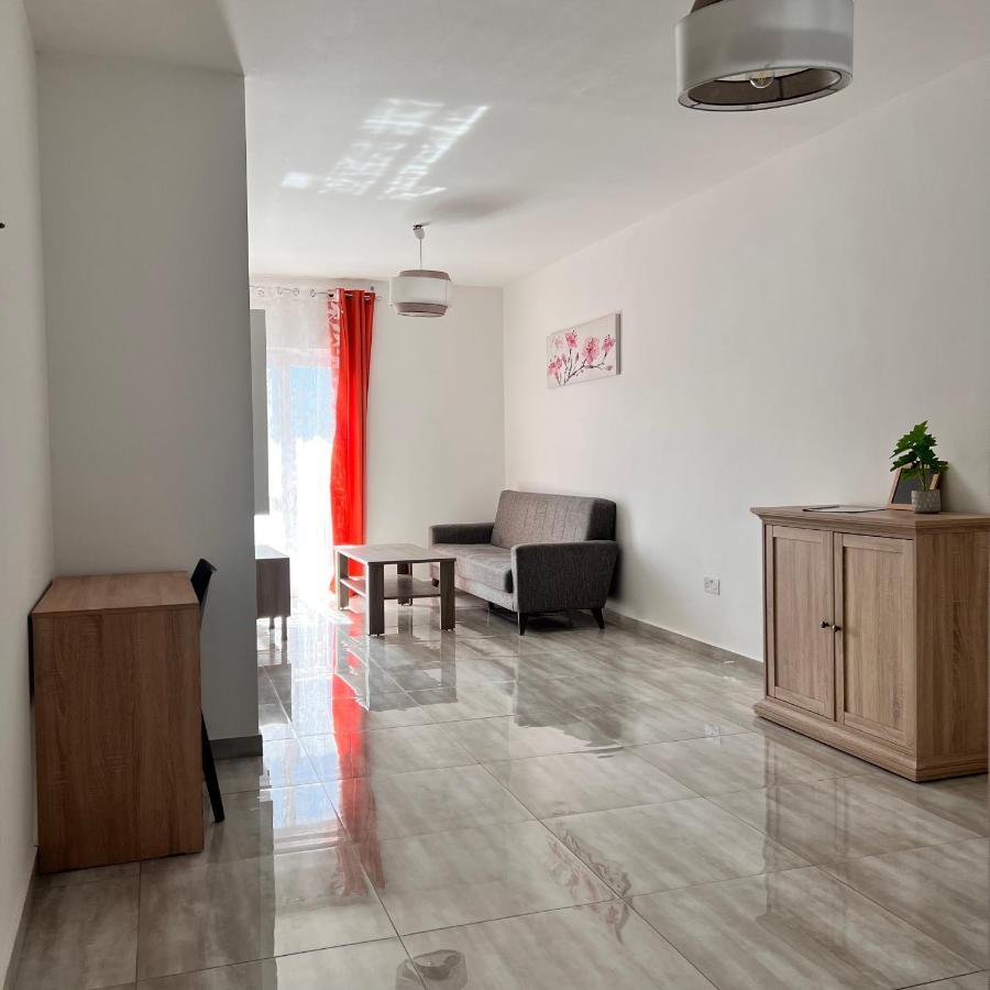 מסידה F4 Room 2, Private Room Two Single Beds Shared Bathroom מראה חיצוני תמונה