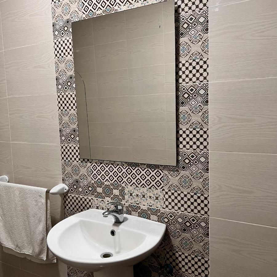 מסידה F4 Room 2, Private Room Two Single Beds Shared Bathroom מראה חיצוני תמונה