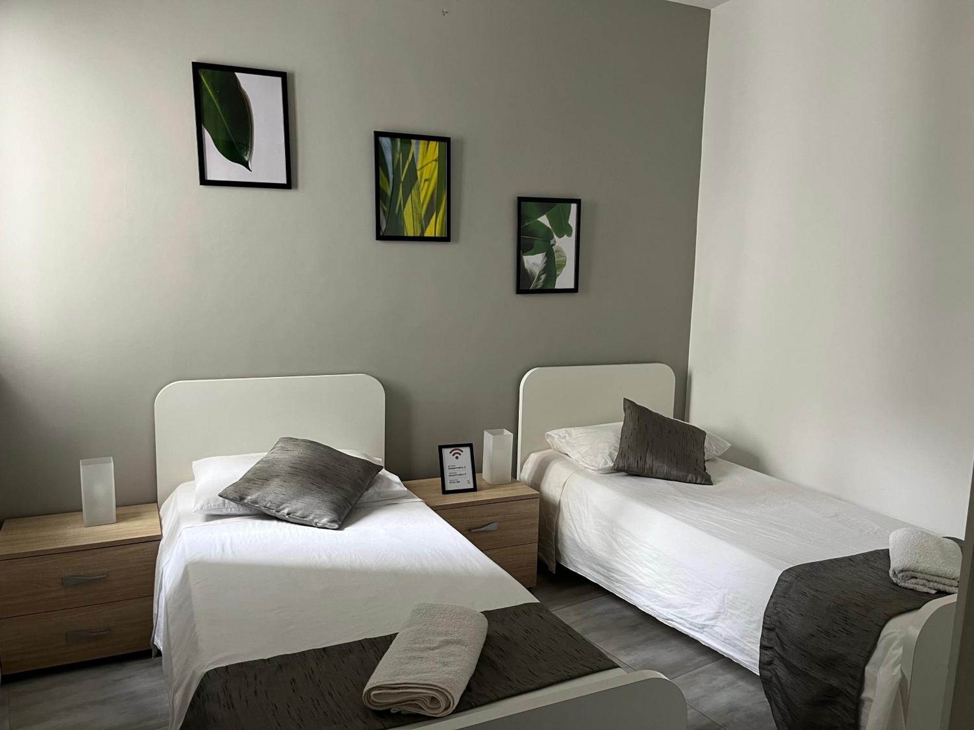 מסידה F4 Room 2, Private Room Two Single Beds Shared Bathroom מראה חיצוני תמונה