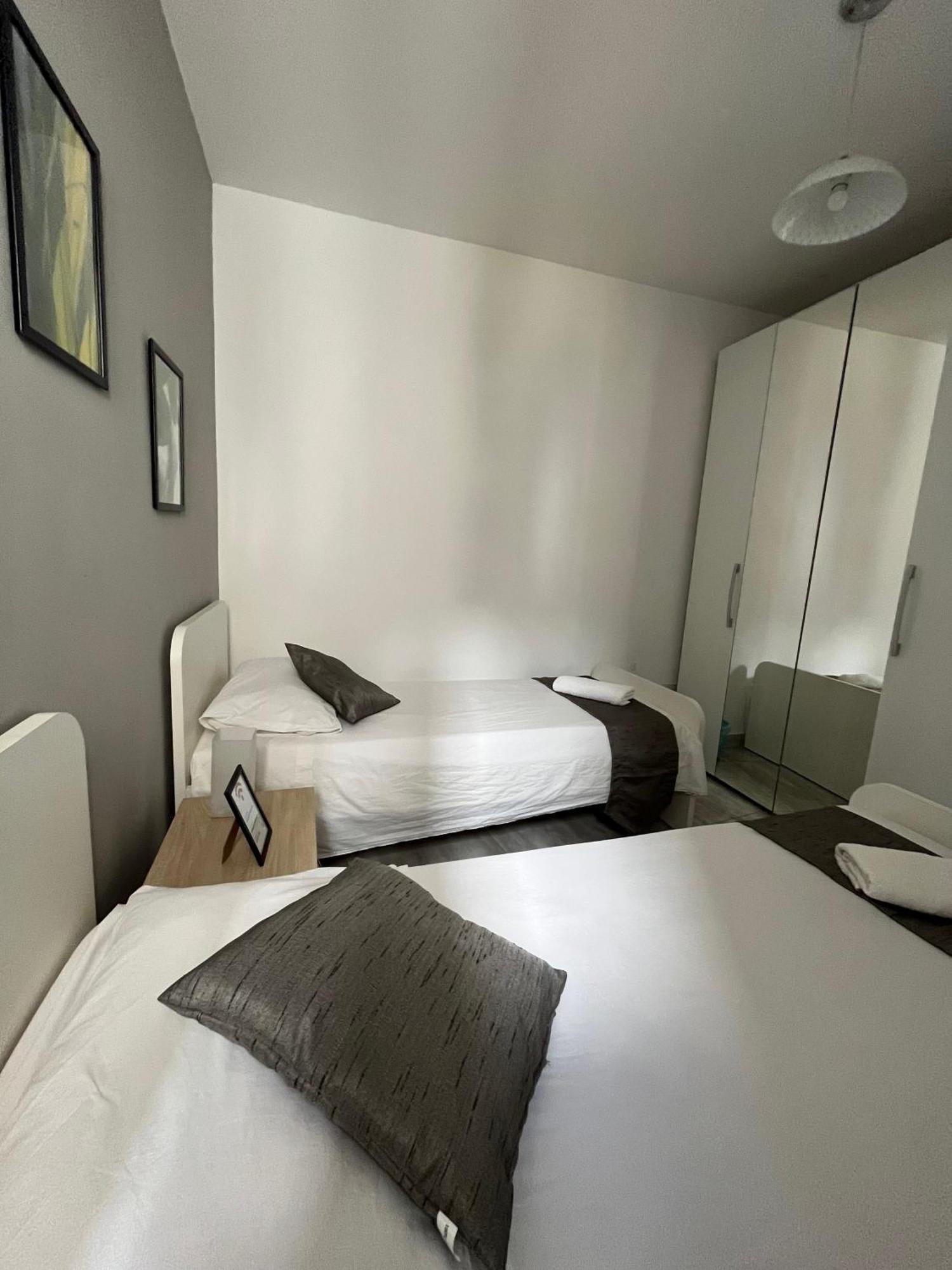מסידה F4 Room 2, Private Room Two Single Beds Shared Bathroom מראה חיצוני תמונה