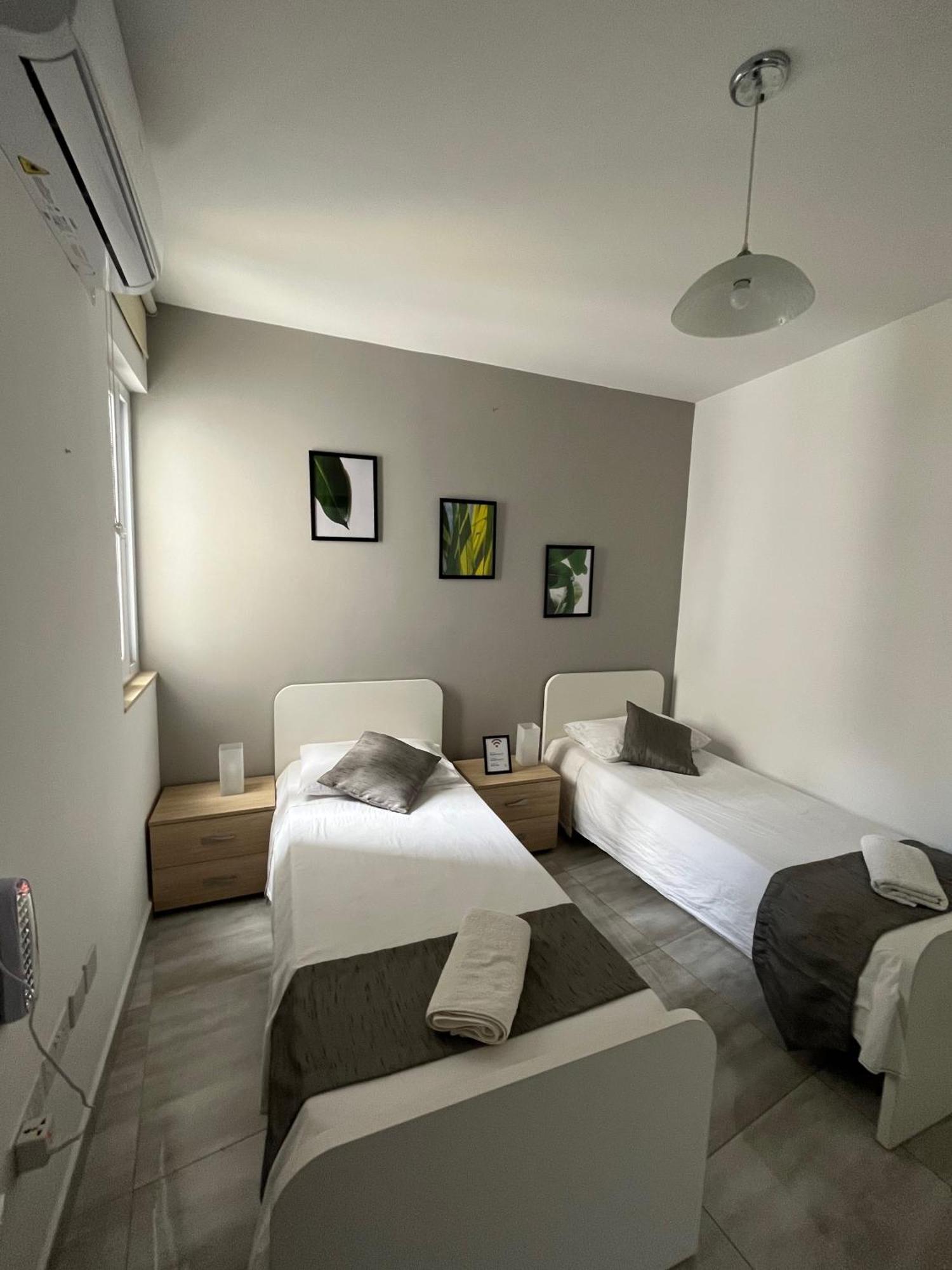 מסידה F4 Room 2, Private Room Two Single Beds Shared Bathroom מראה חיצוני תמונה